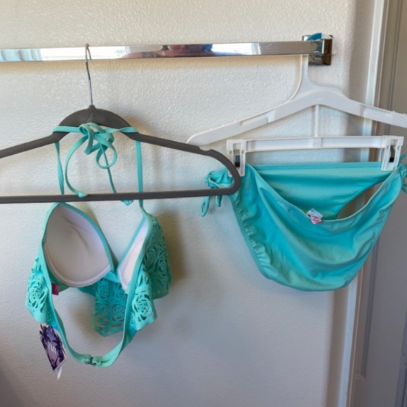 Bikini Set - Picture 2 of 2